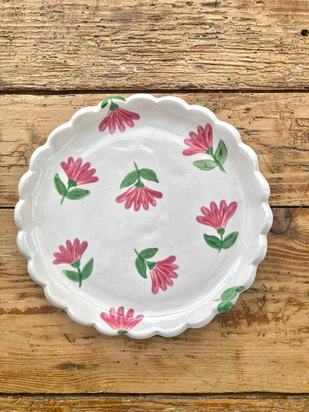 Small scalloped plate - Hearts