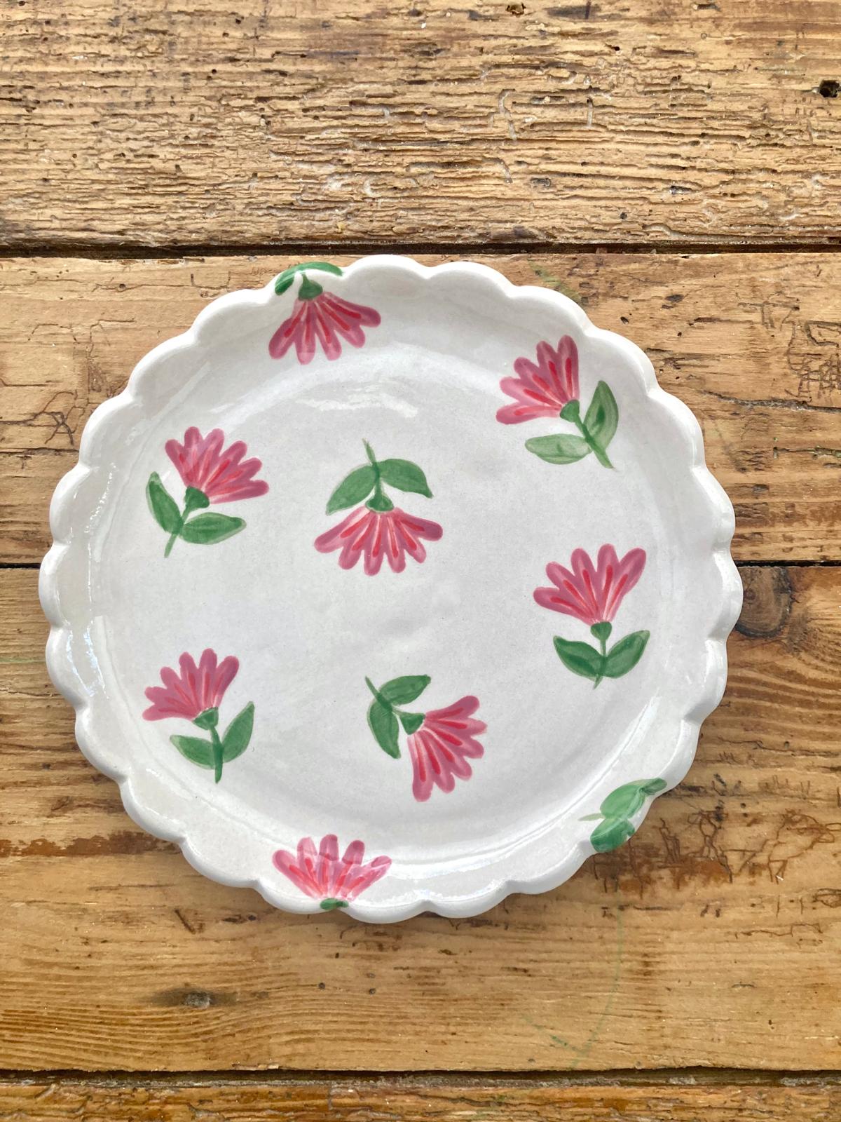 Small scalloped plate - Hearts
