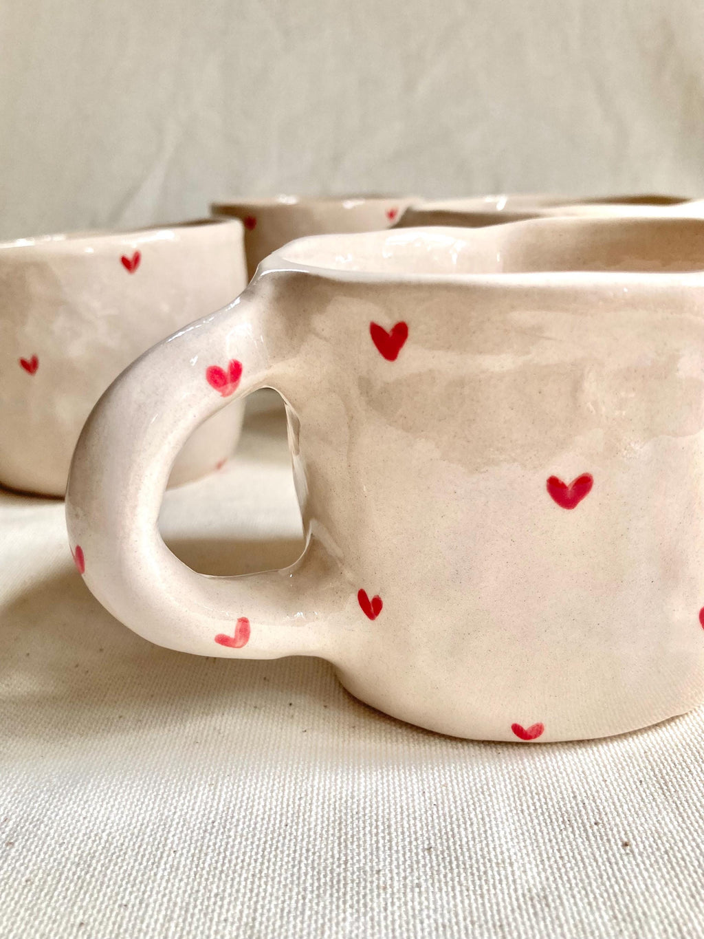 Mug céramique coeurs rouges