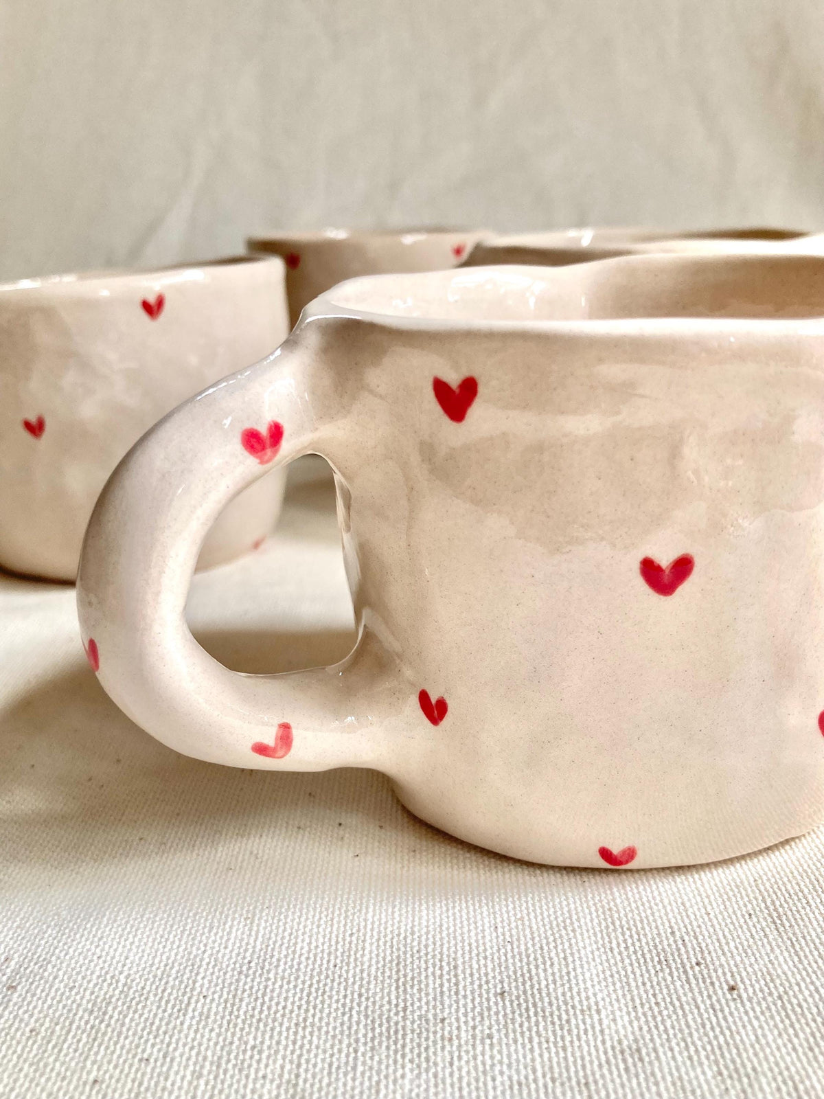 Mug céramique coeurs rouges