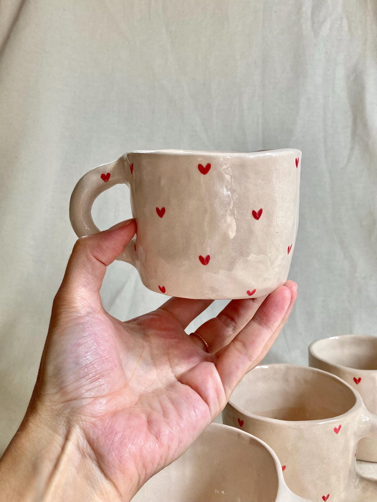 Mug céramique coeurs rouges