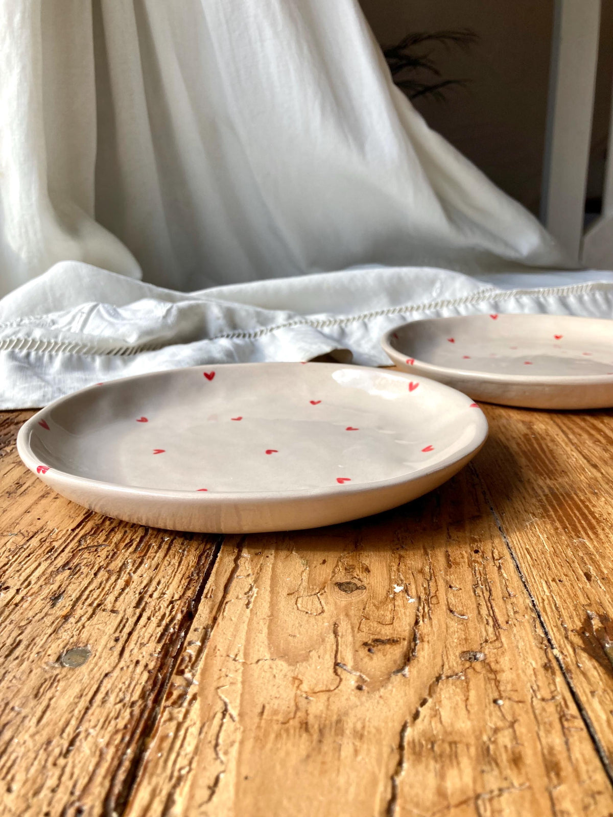 Assiette céramique coeurs rouges