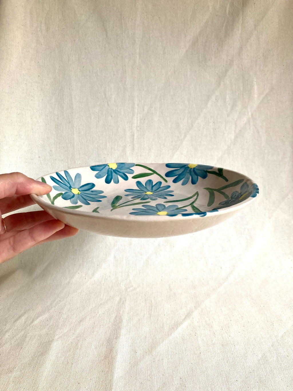 Assiette creuse céramique marguerites bleues
