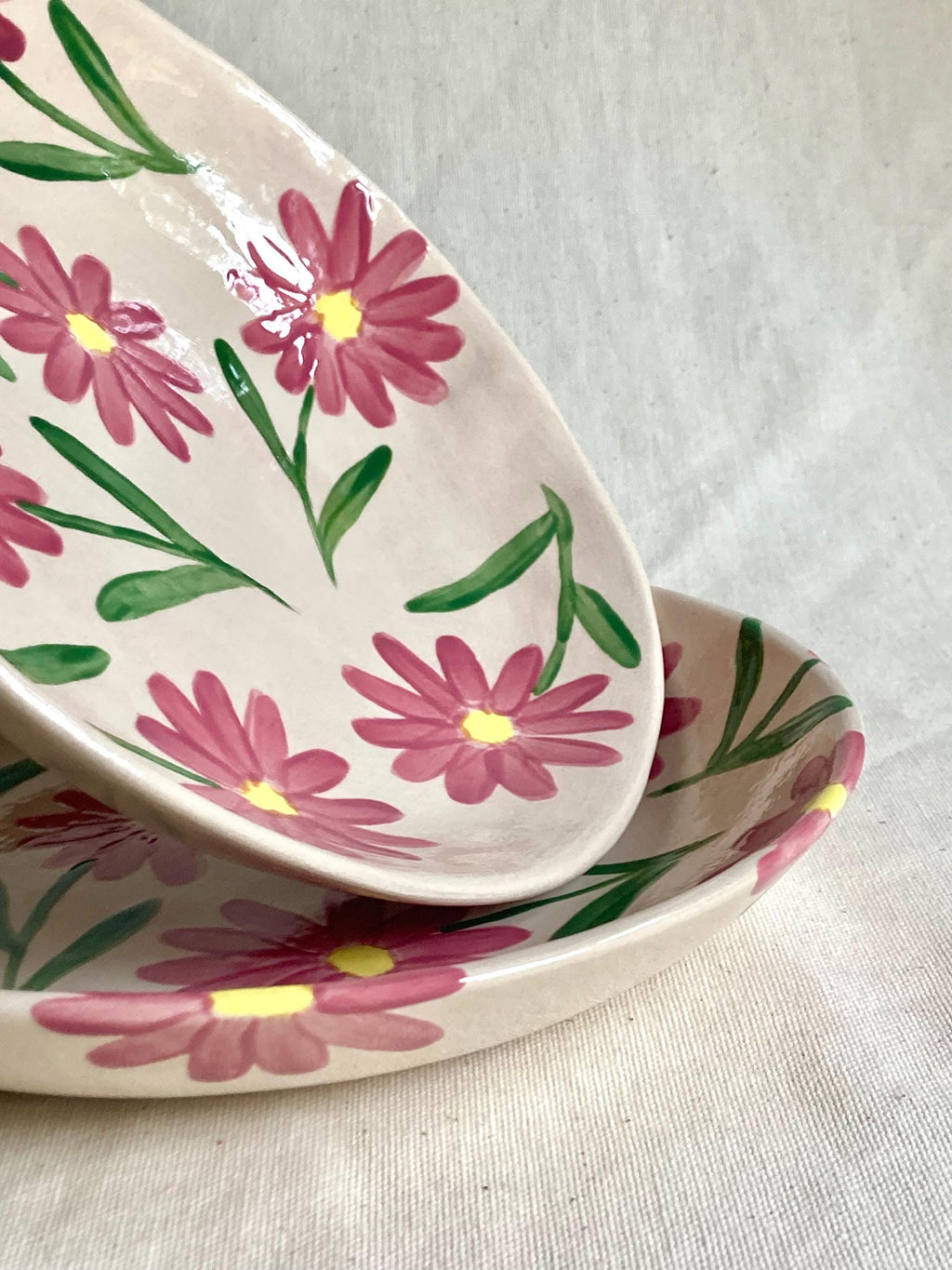 Assiette creuse céramique marguerites roses
