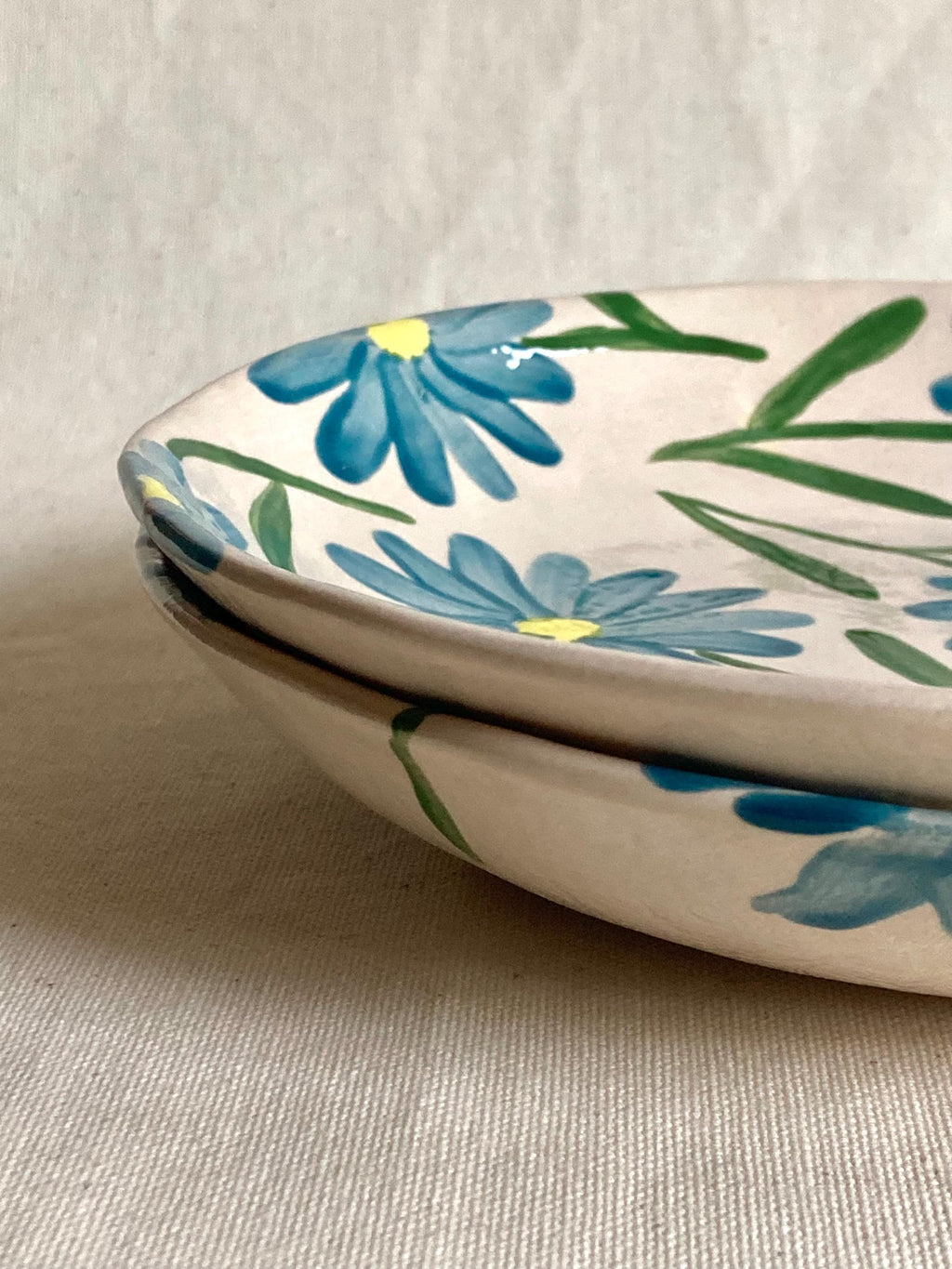 Assiette creuse céramique marguerites bleues