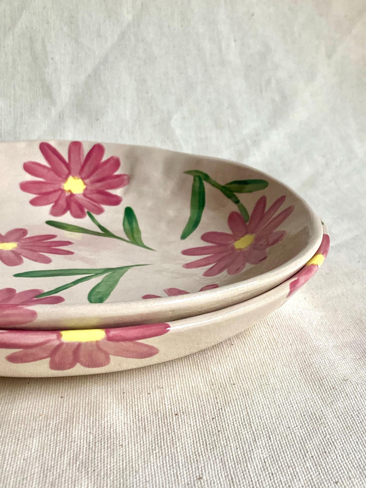 Assiette creuse céramique marguerites roses