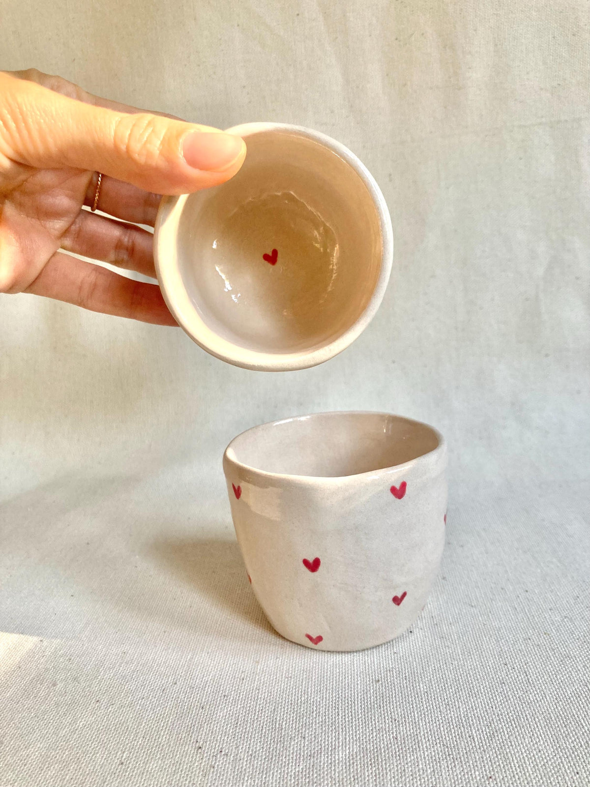 Tasse céramique coeurs rouges