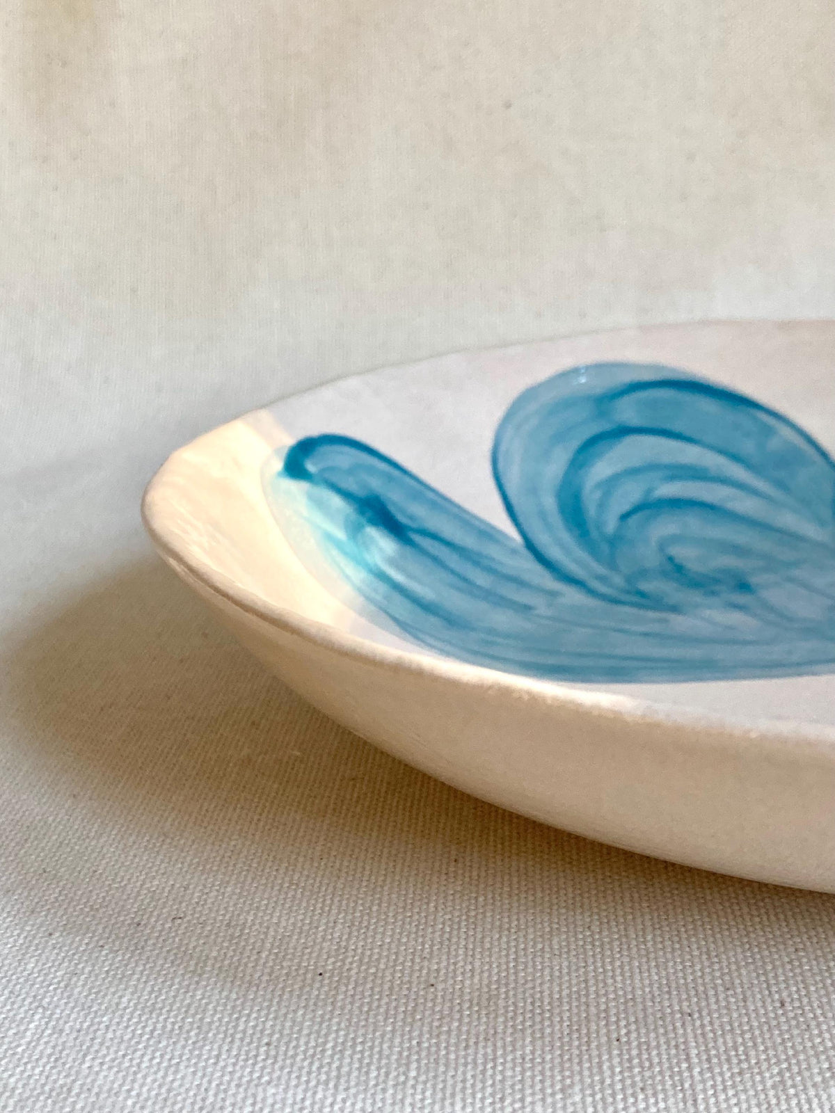 Assiette creuse céramique grande fleur bleue