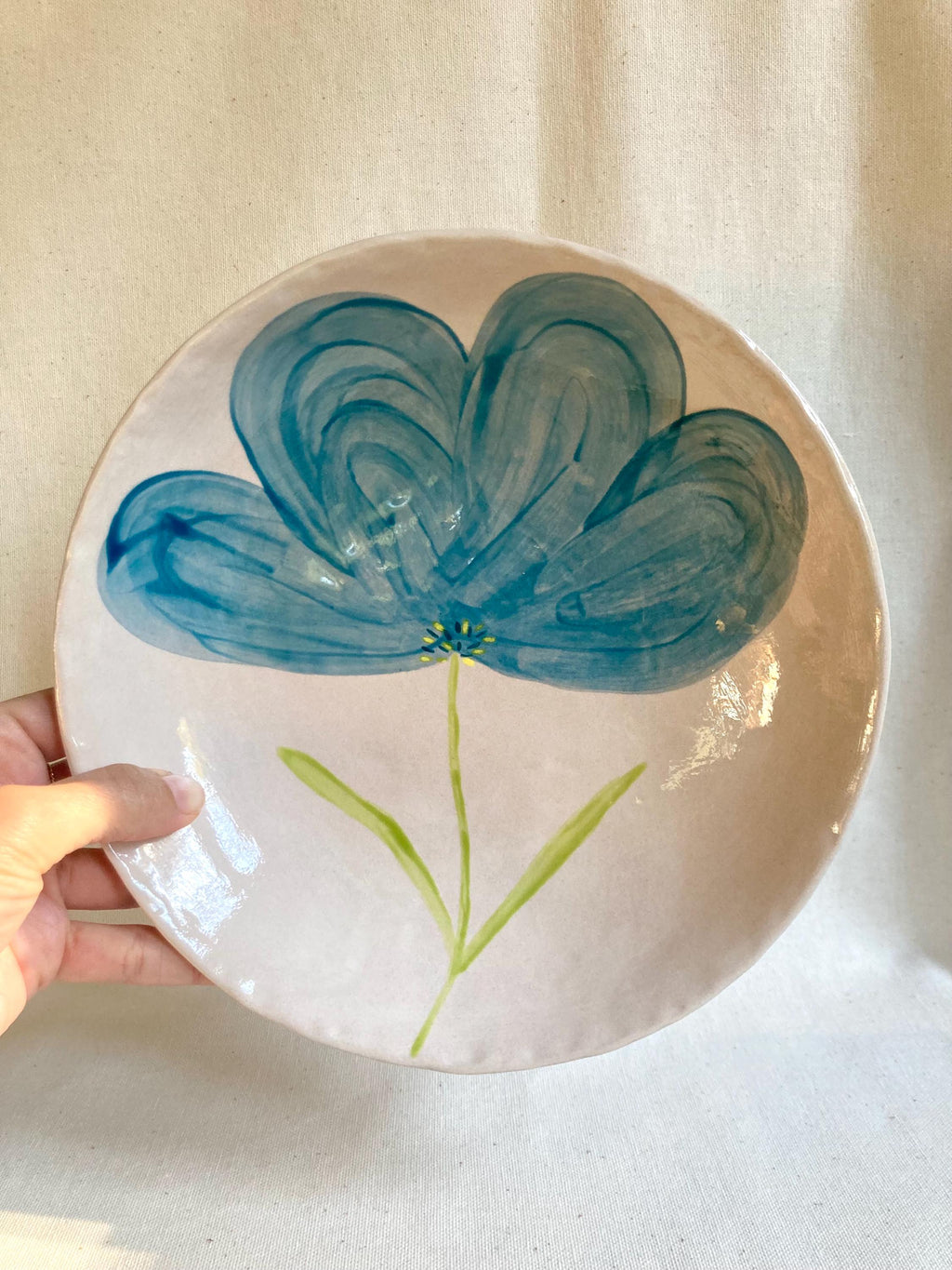 Assiette creuse céramique grande fleur bleue