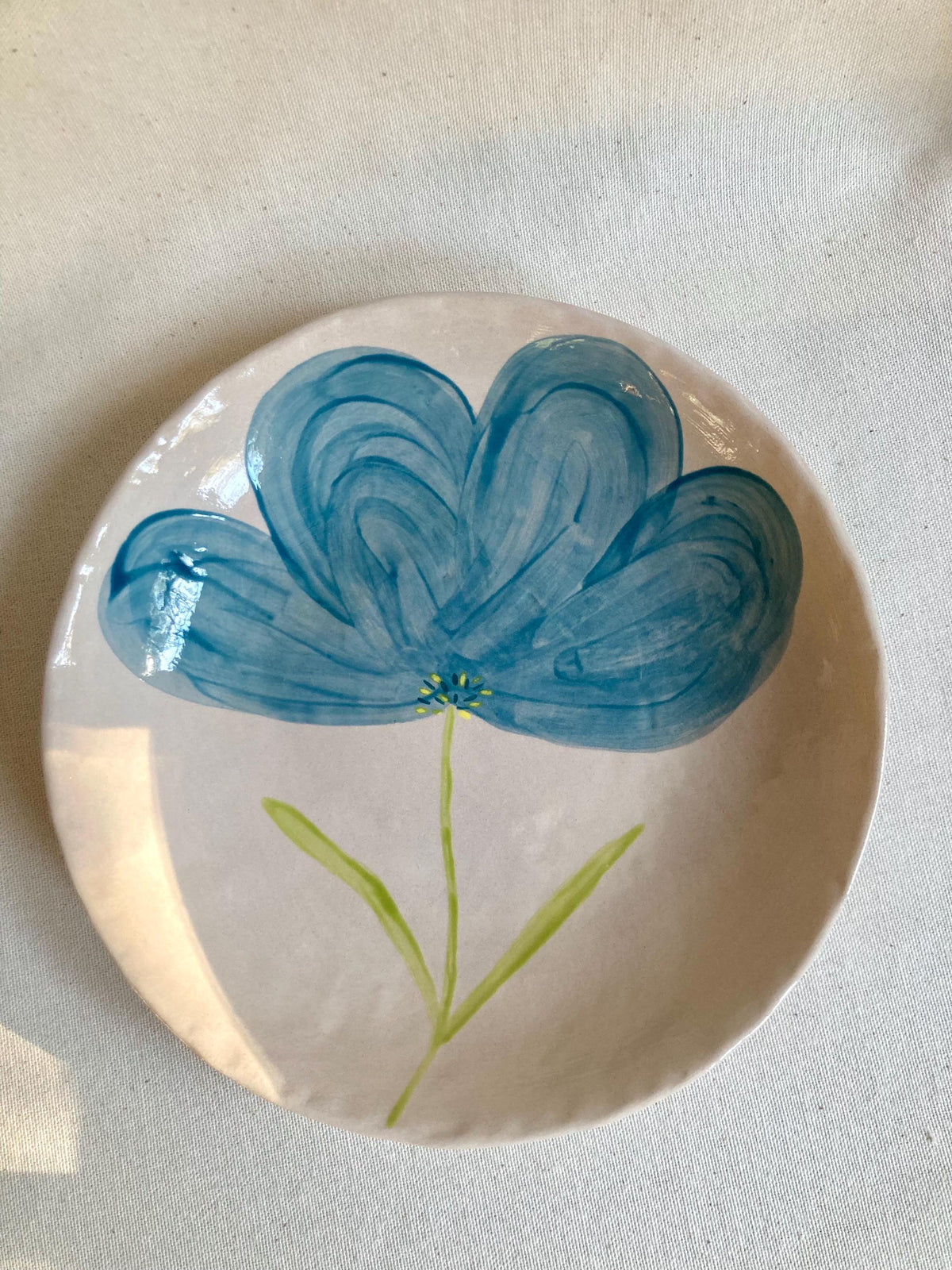Assiette creuse céramique grande fleur bleue