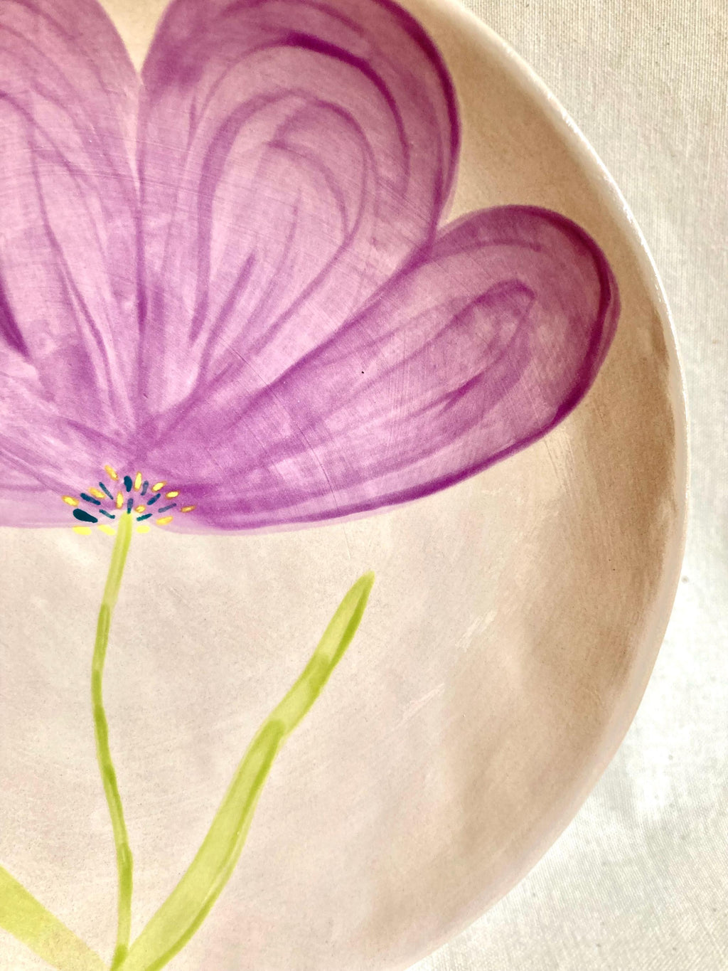 Assiette creuse céramique grande fleur violette