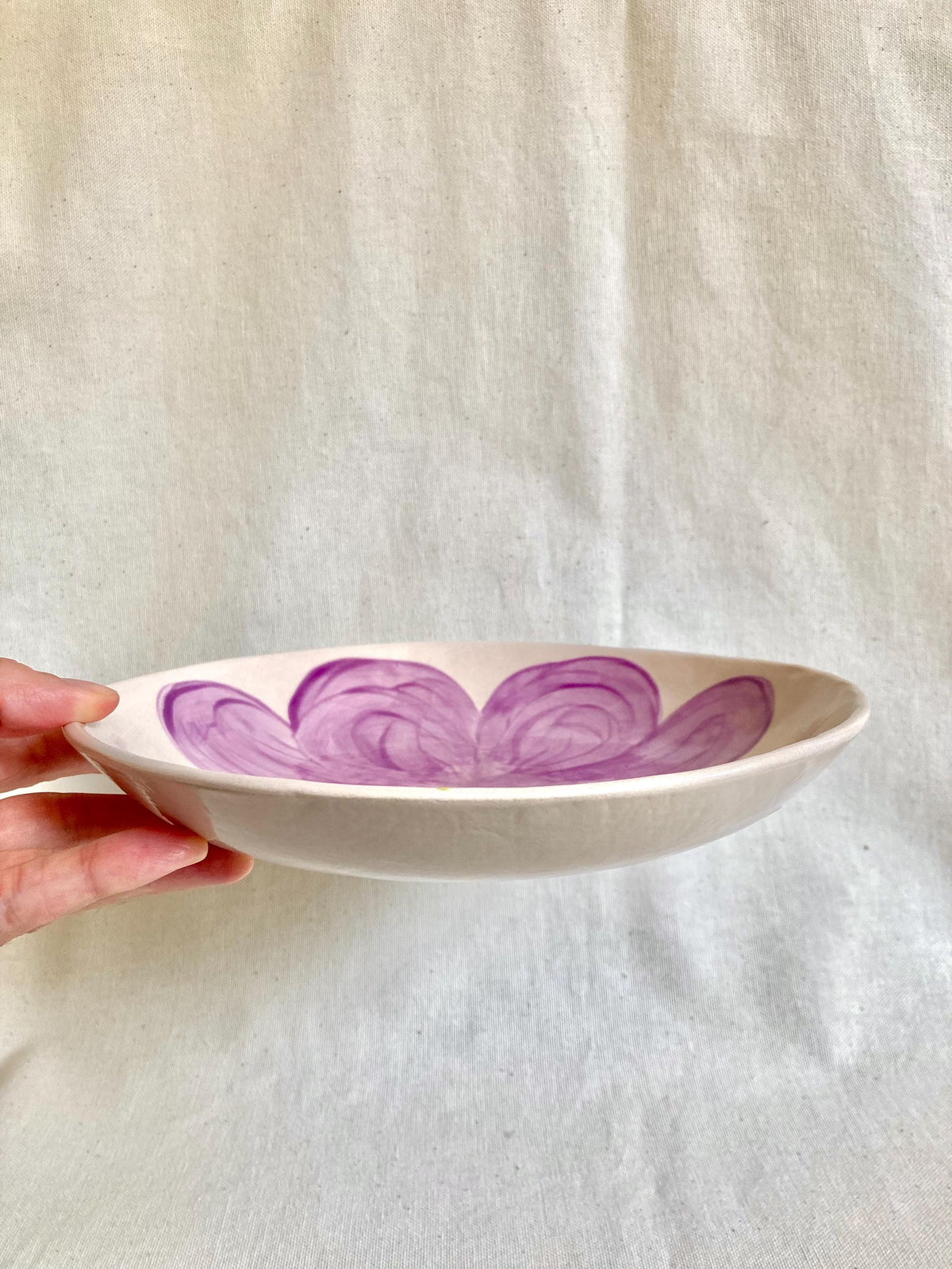 Assiette creuse céramique grande fleur violette