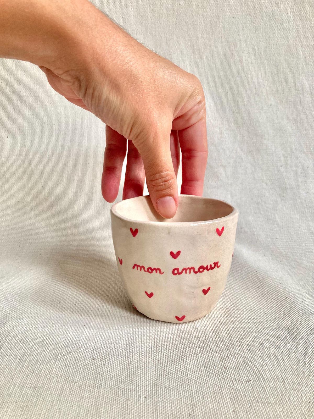 Tasse céramique personnalisée coeurs rouges