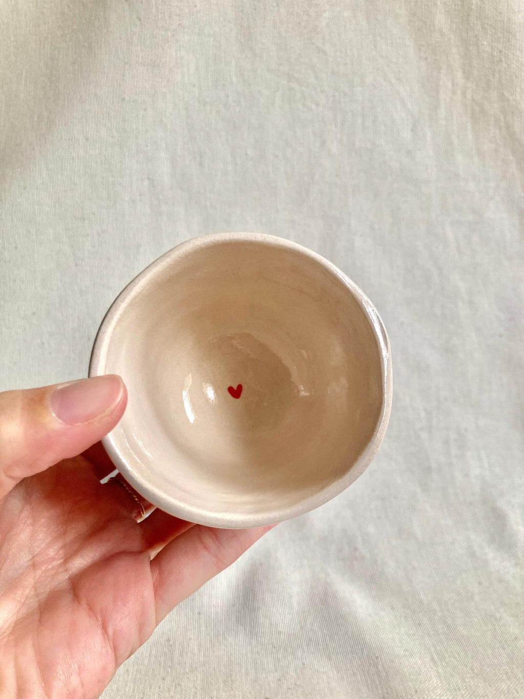 Tasse céramique personnalisée coeurs rouges
