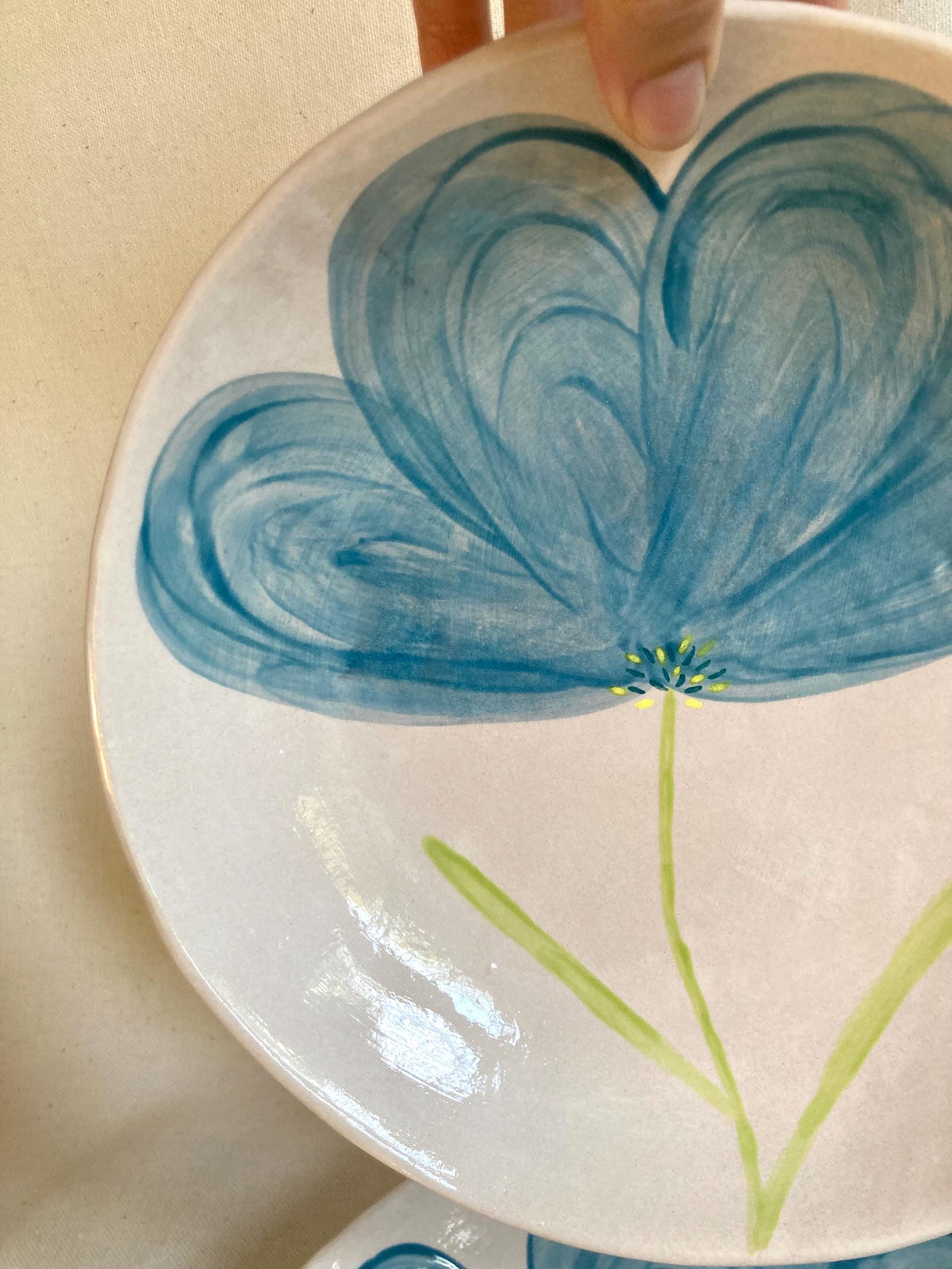 Assiette creuse céramique grande fleur bleue