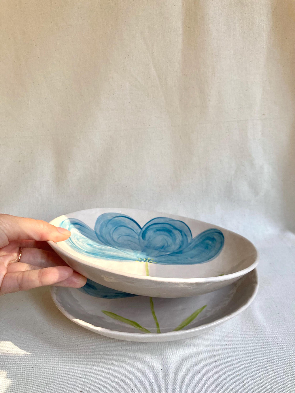 Assiette creuse céramique grande fleur bleue