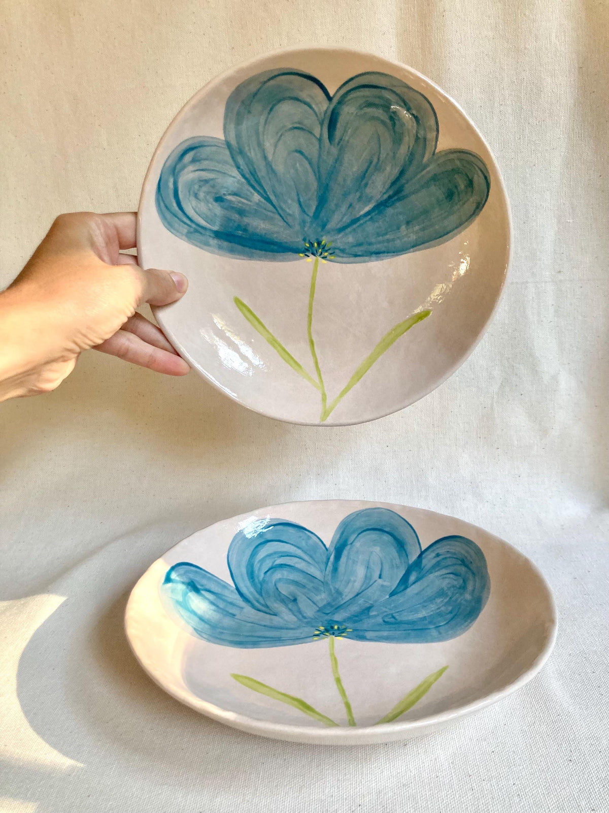 Assiette creuse céramique grande fleur bleue