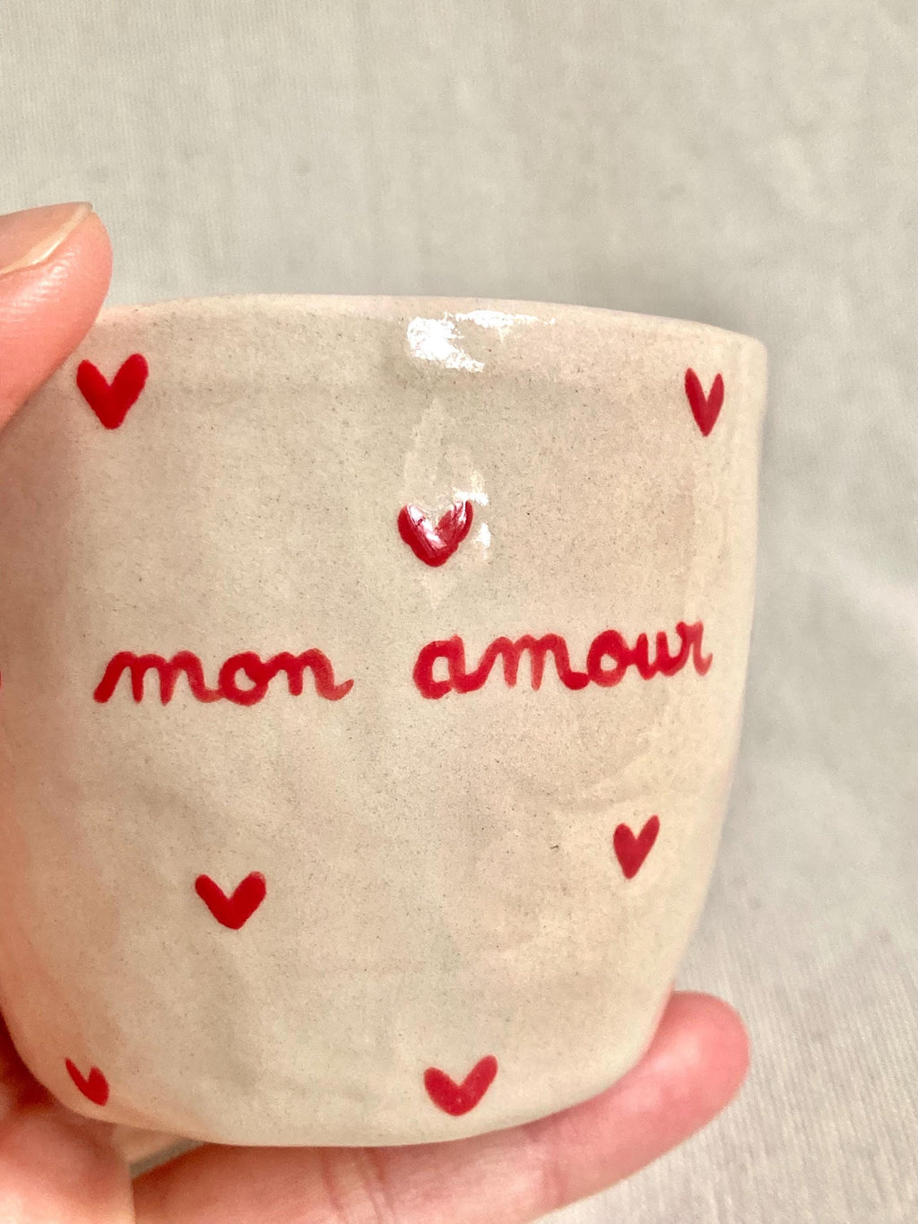 Tasse céramique personnalisée coeurs rouges