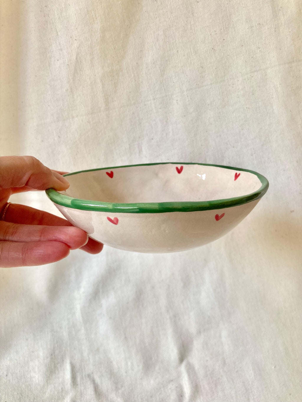 Bol céramique coeurs rouges et liseré vert
