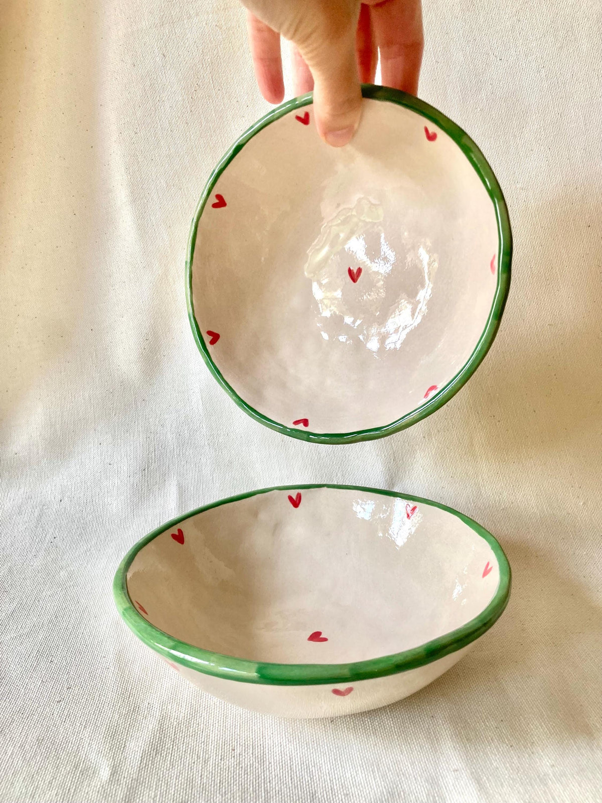 Bol céramique coeurs rouges et liseré vert