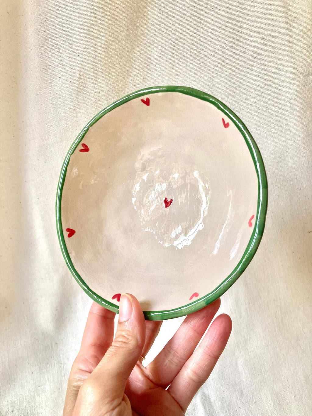 Bol céramique coeurs rouges et liseré vert