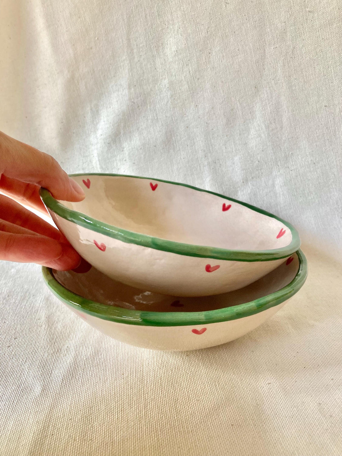 Bol céramique coeurs rouges et liseré vert
