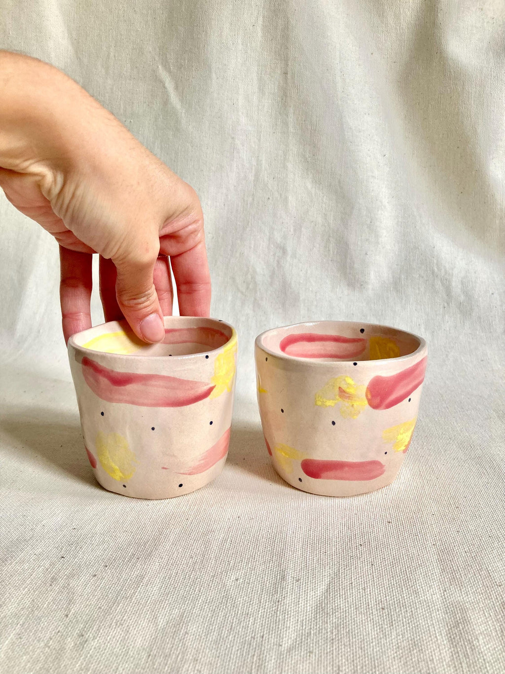 Tasse céramique illustrée rouge et jaune
