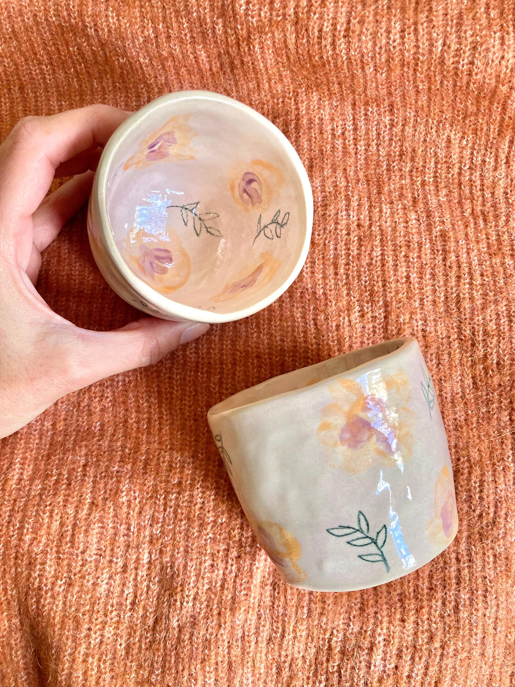 tasse céramique illustrée feuilles et couleurs