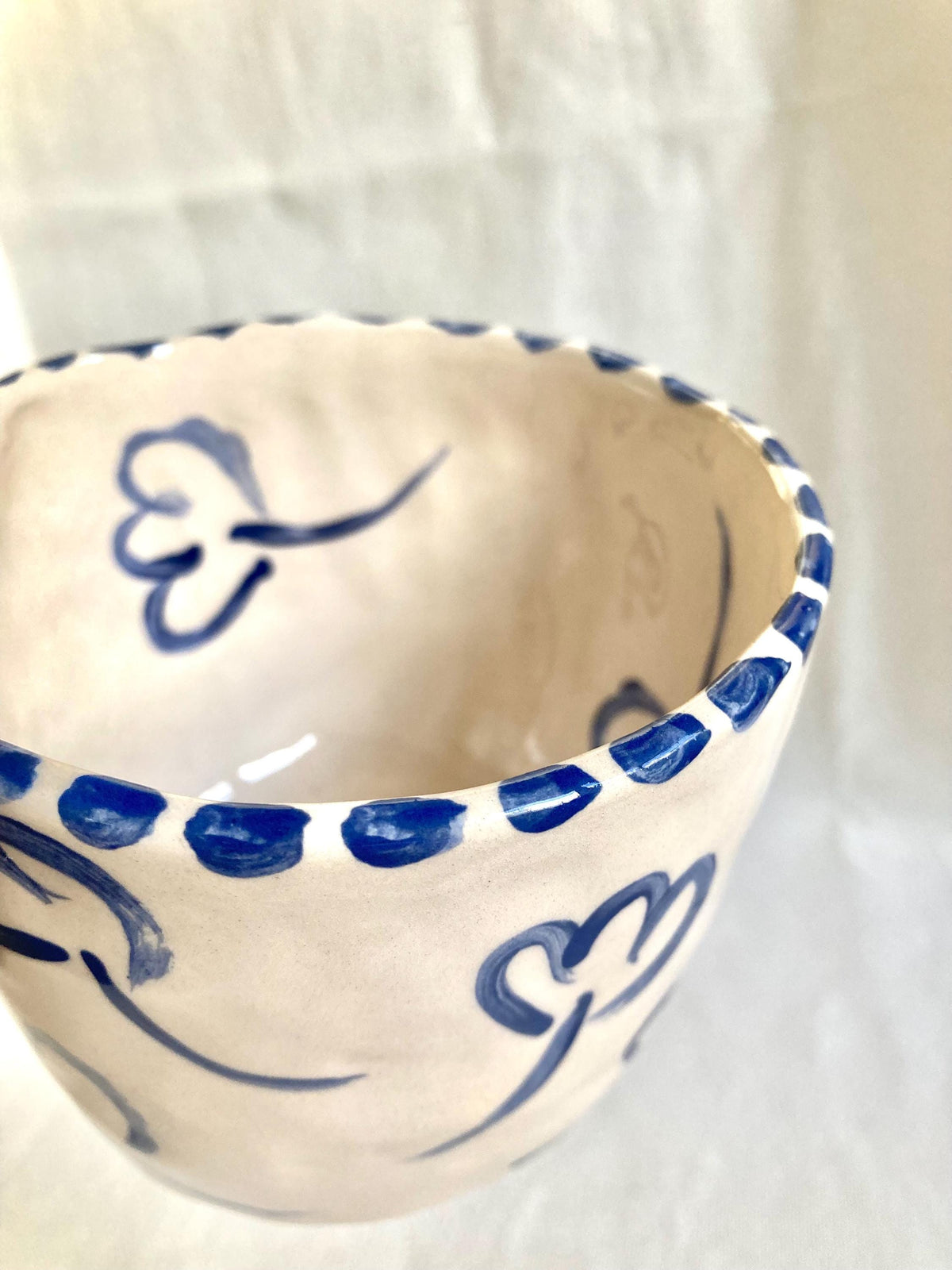 Grand mug céramique fleurs bleues et pois bleus