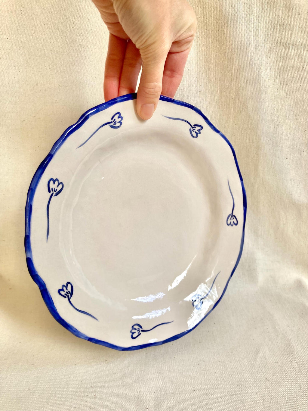 Assiette céramique campagne fleurs bleues