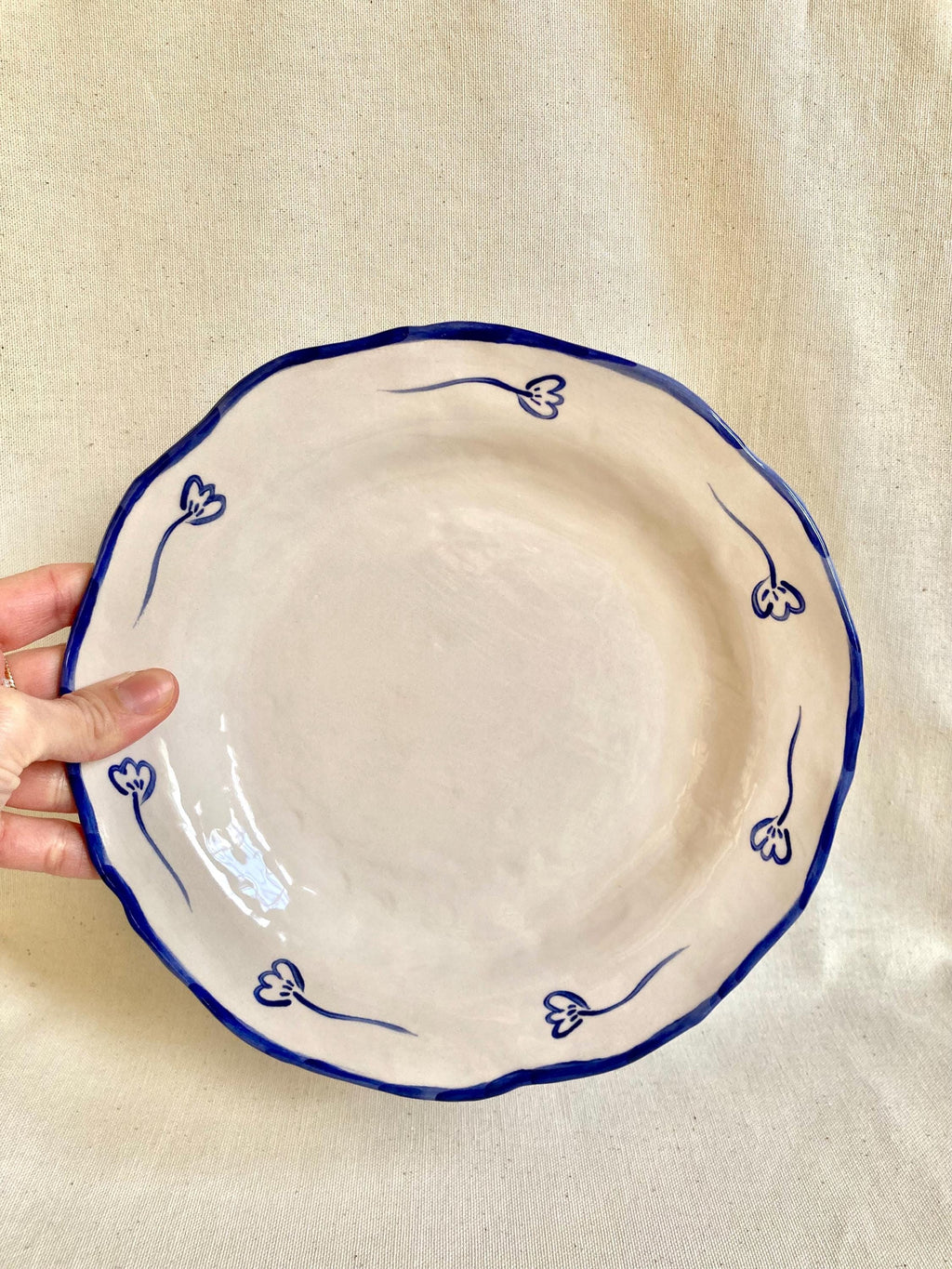 Assiette céramique campagne fleurs bleues