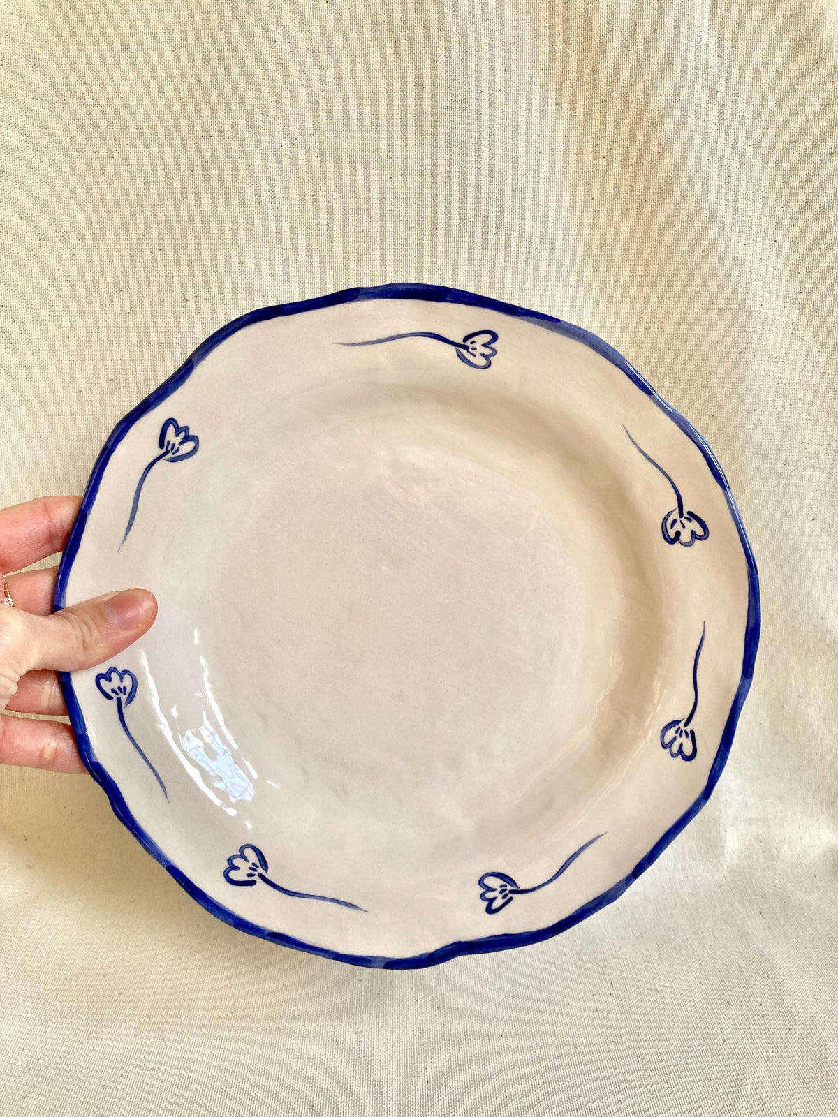 Assiette céramique campagne fleurs bleues
