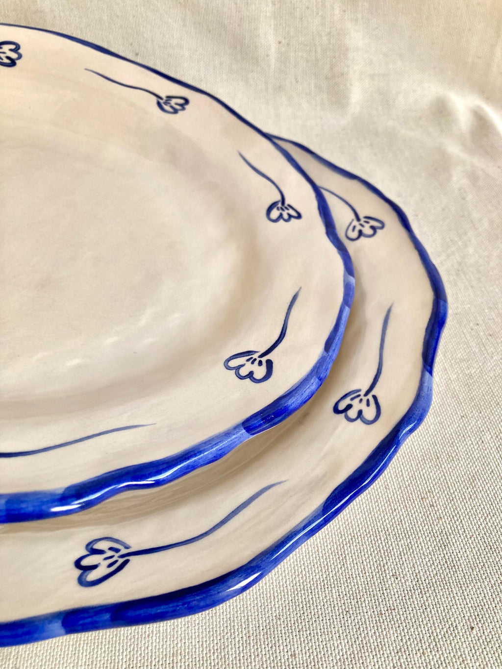 Assiette céramique campagne fleurs bleues