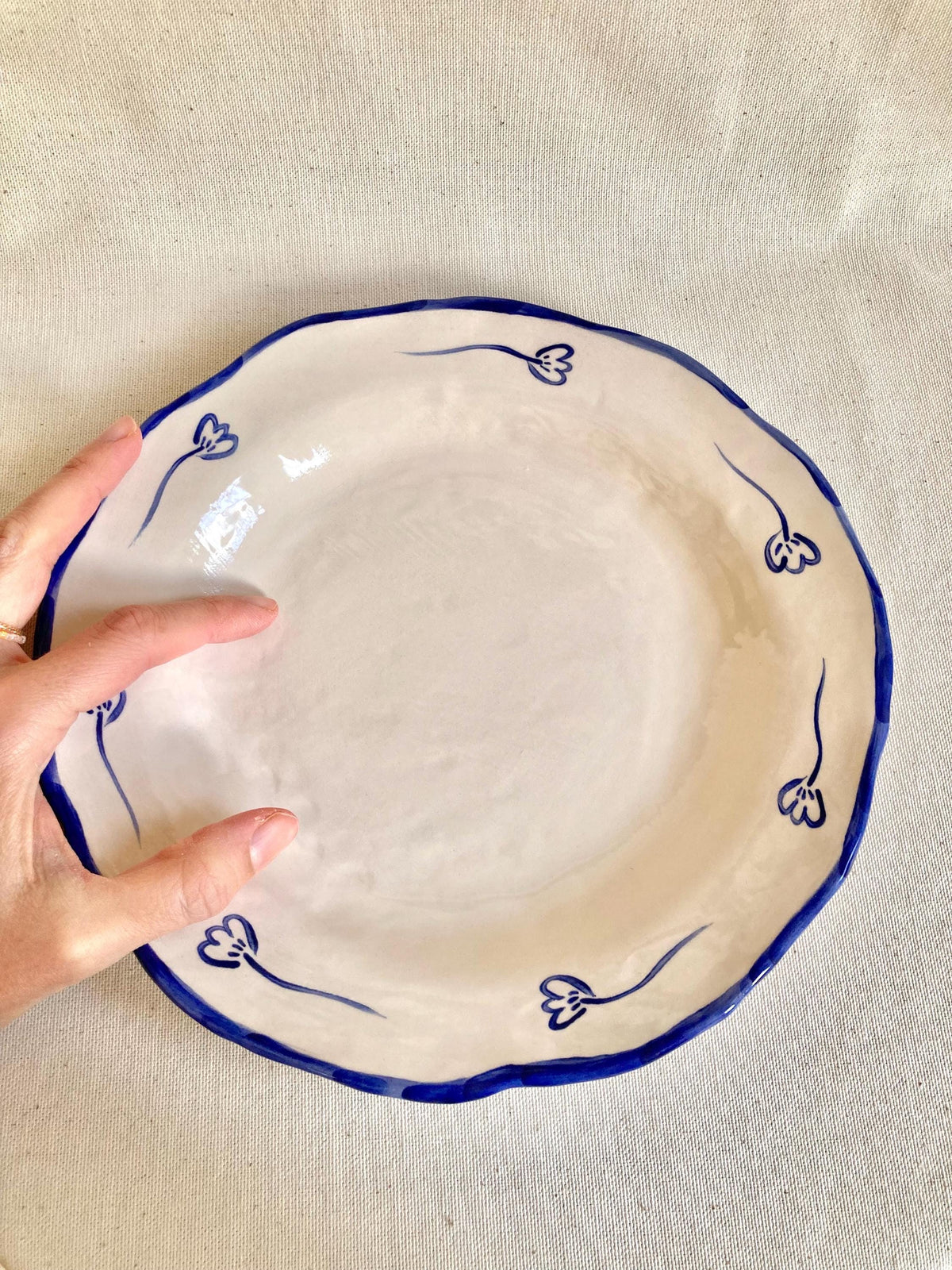 Assiette céramique campagne fleurs bleues