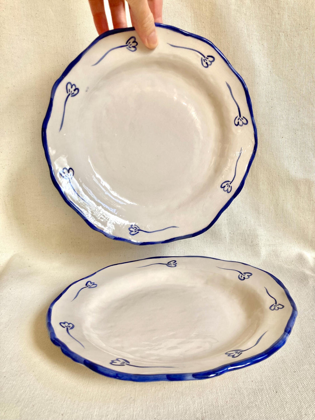 Assiette céramique campagne fleurs bleues
