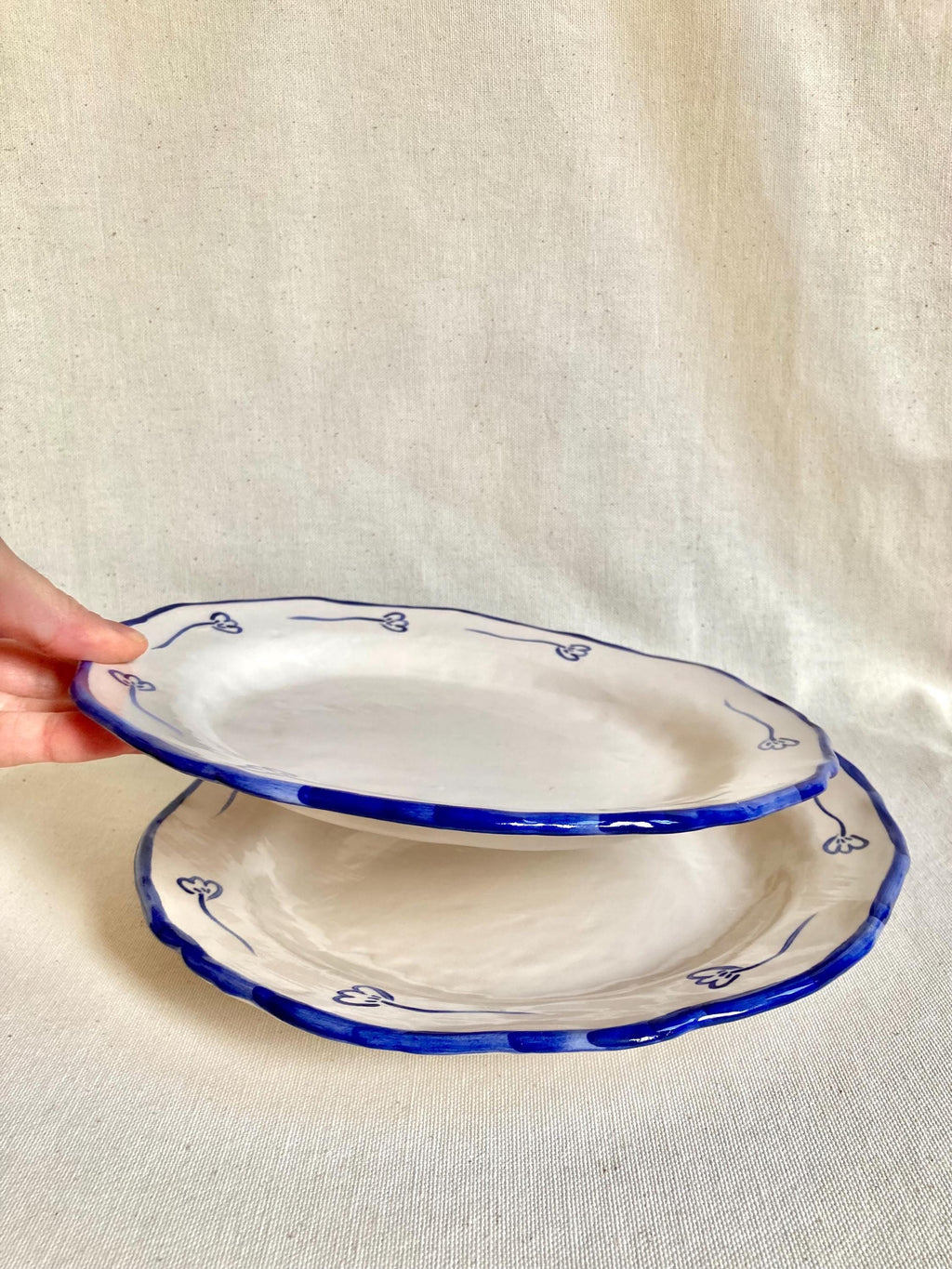 Assiette céramique campagne fleurs bleues