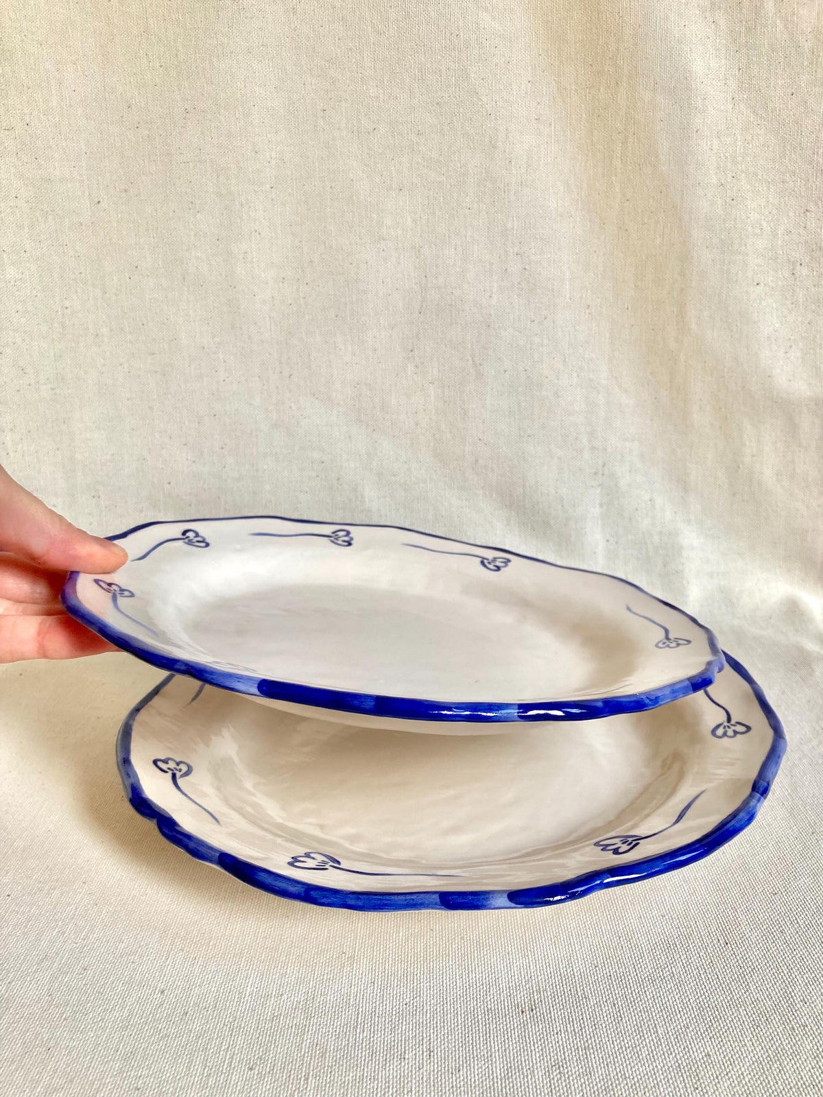 Assiette céramique campagne fleurs bleues