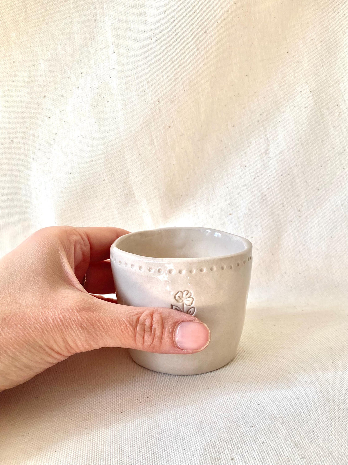 Tasse céramique empreinte fleur
