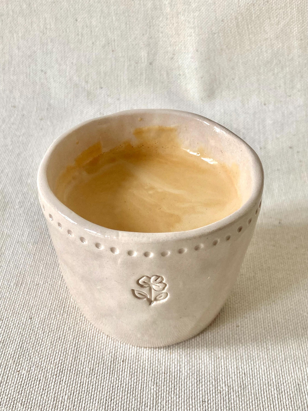 Tasse céramique empreinte fleur