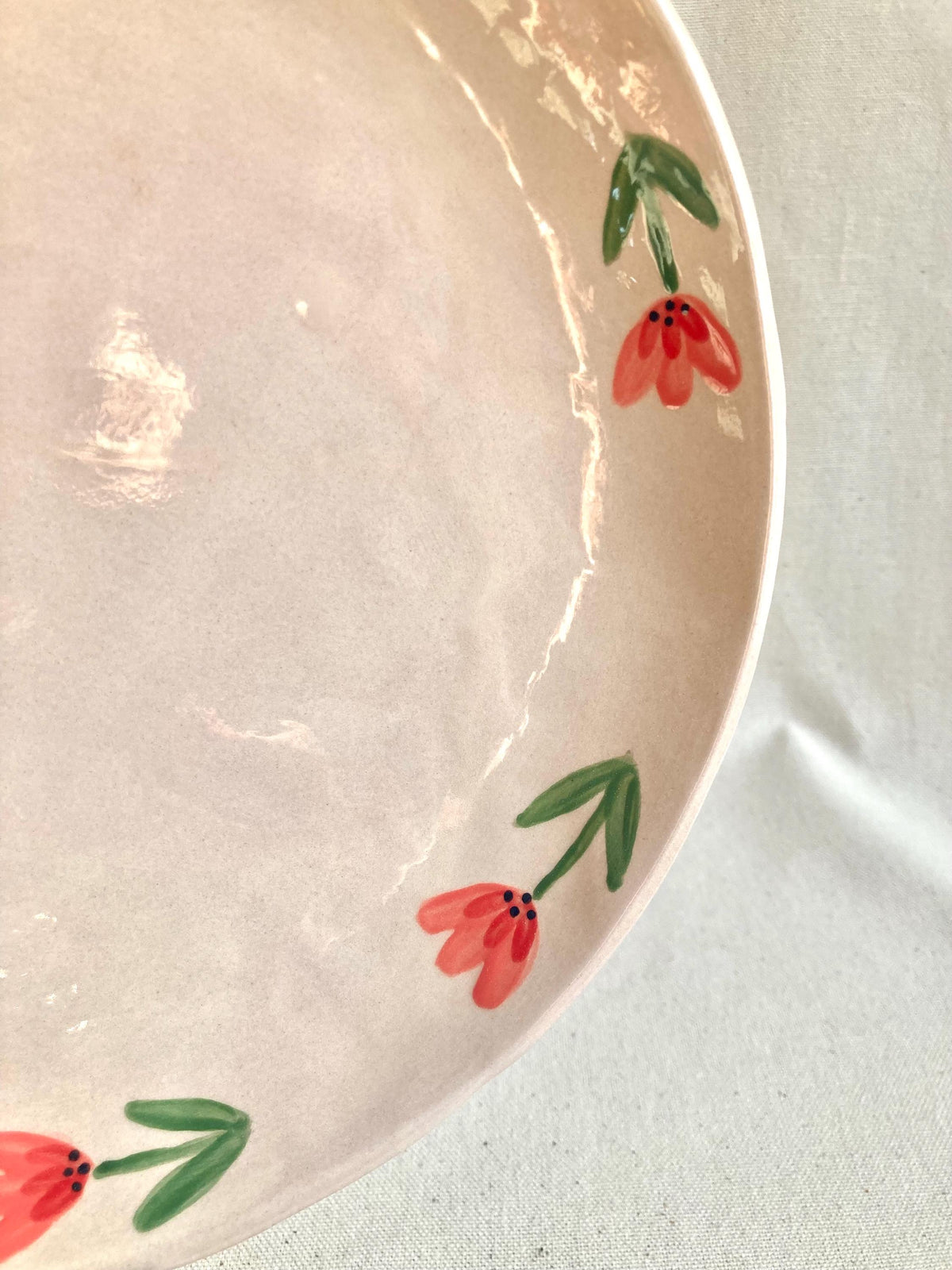 Grande assiette céramique couronne de fleurs roses