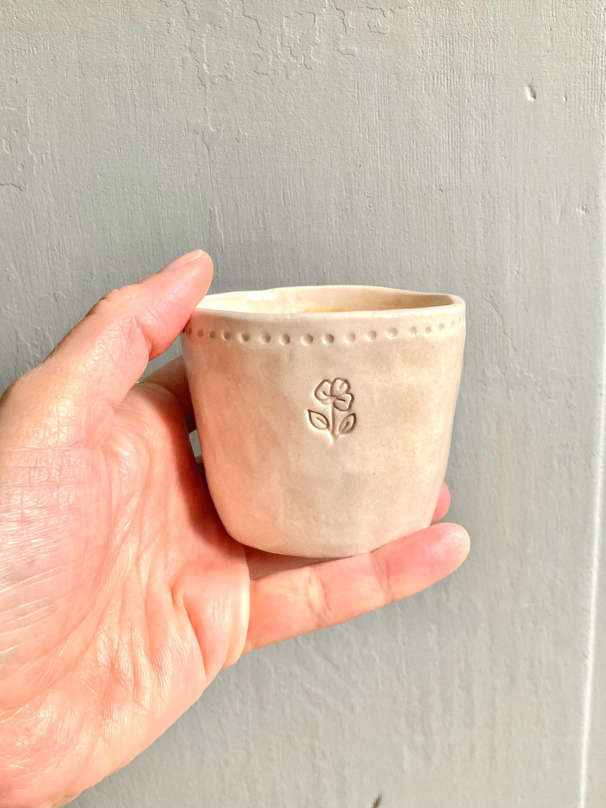 Tasse céramique empreinte fleur