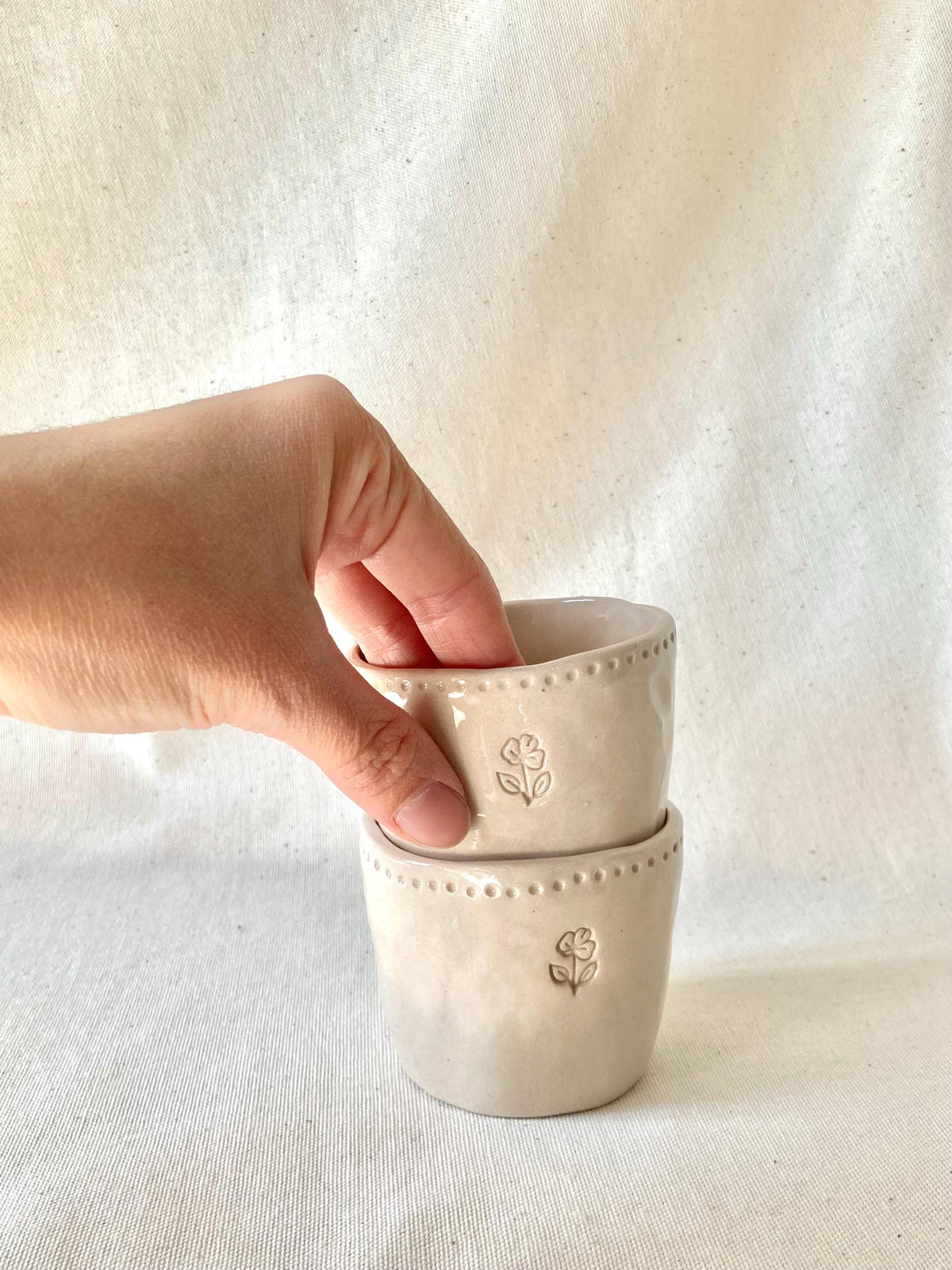 Tasse céramique empreinte fleur