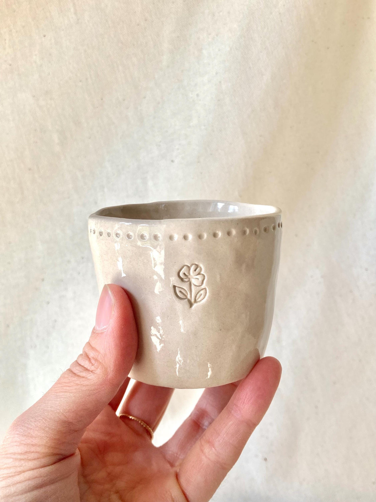 Tasse céramique empreinte fleur