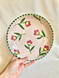 Assiette creuse céramique fleurs roses et jaunes, liseré pois verts