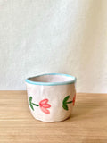 Tasse céramique fleurs roses horizontales et liseré bleu ciel