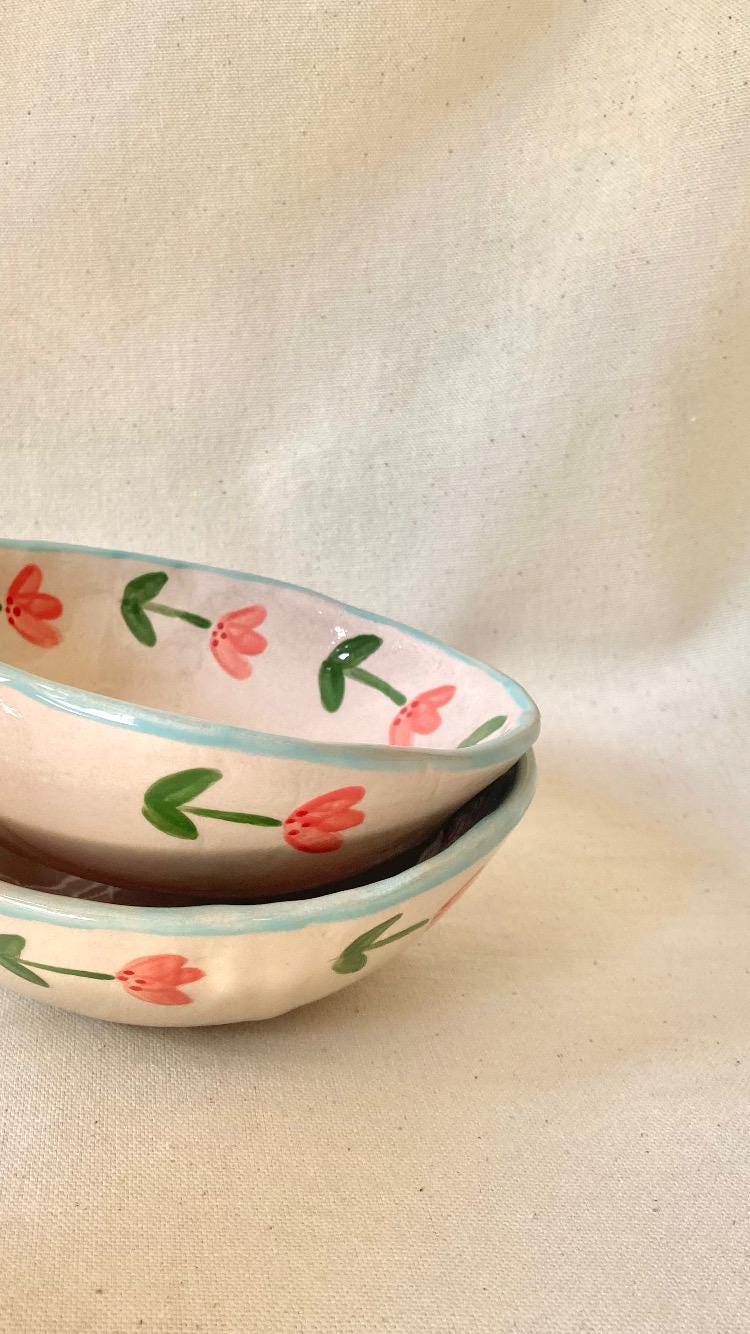 Bol céramique couronne de fleurs roses et liseré bleu ciel