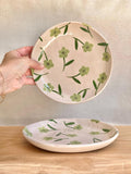 Assiette céramique fleurs vert clair