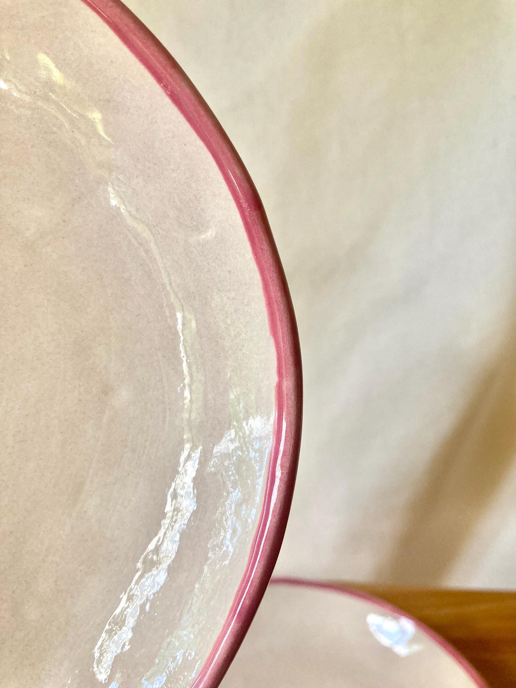 Assiette céramique coquillage et liseré rose