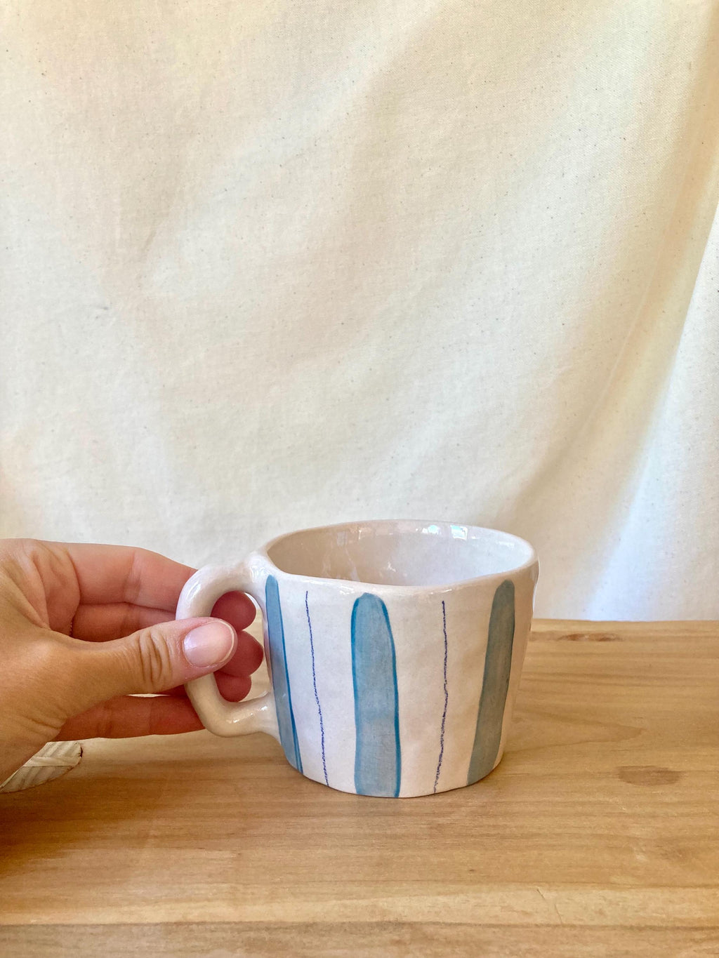 Mug céramique à rayures bleues