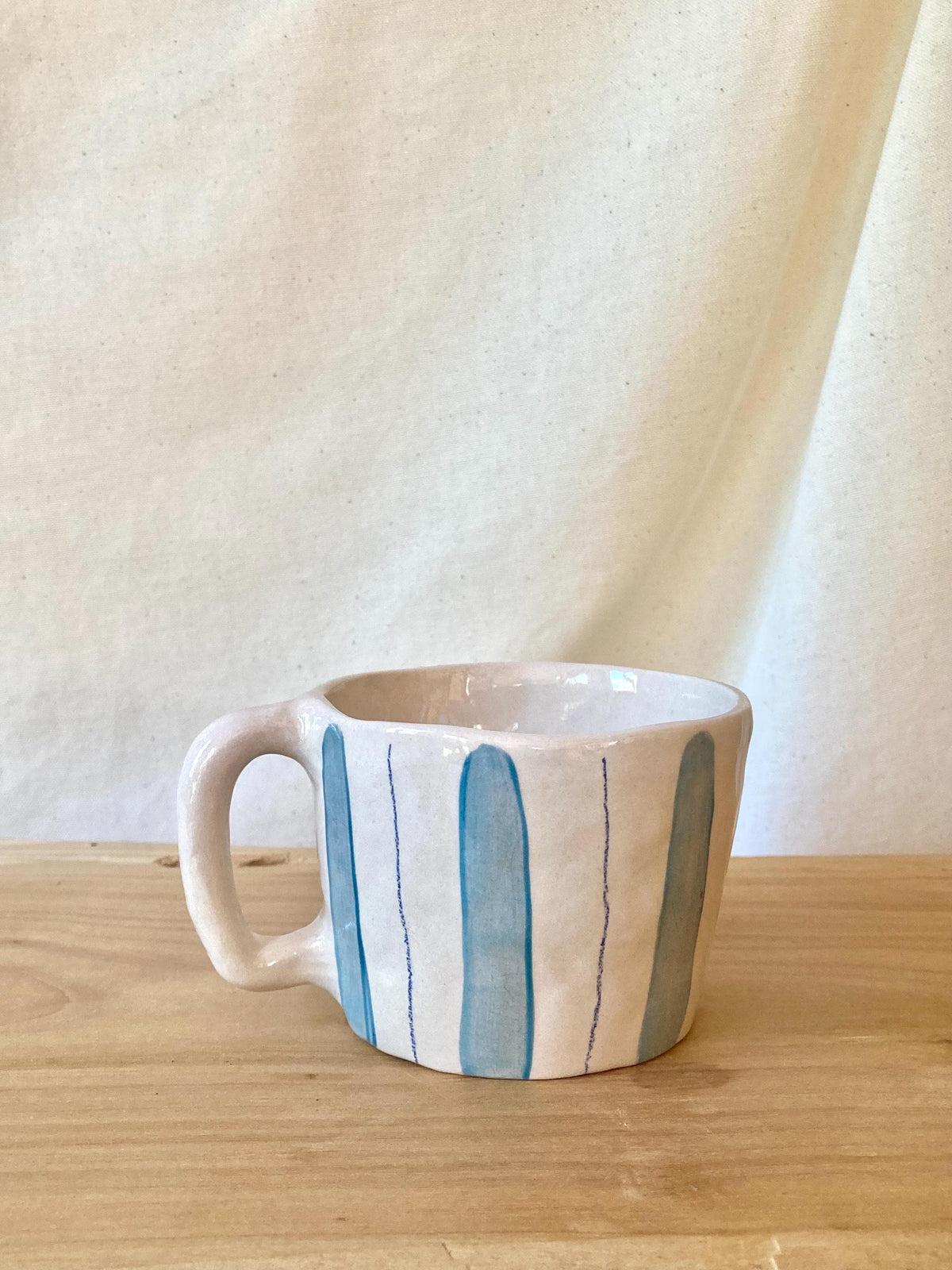 Mug céramique à rayures bleues